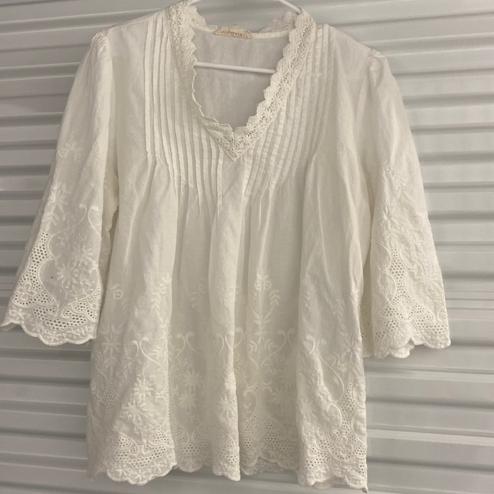 Solitaire White Scallop Edged Embroidered Top, XL